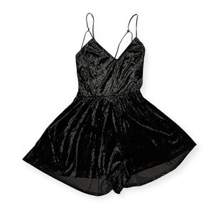 Wet Seal Black Velvet Velour Open Back Criss Cross Romper Size XL but runs small